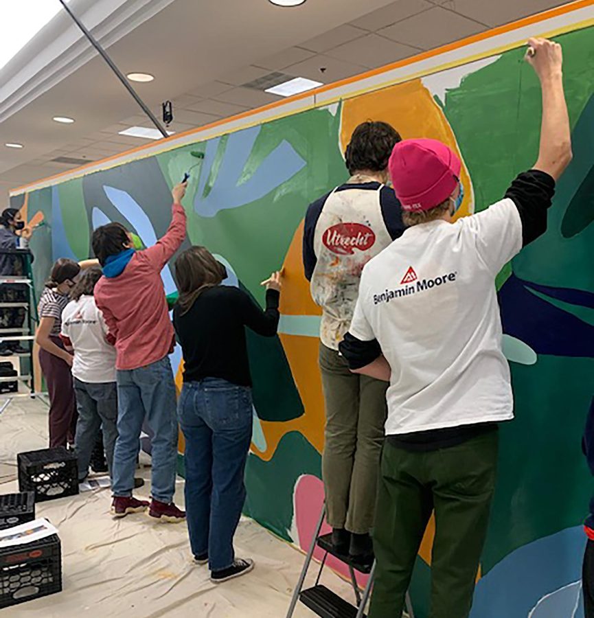 Students+Paint+Mural+at+DtBHS