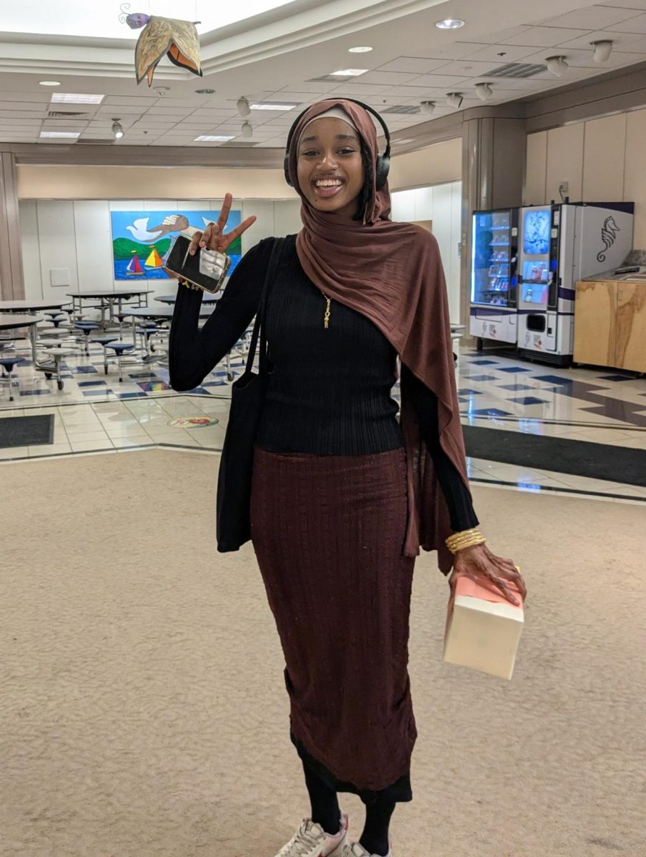 “I feel like once you pick a specific [political party], you have to abide by some standards.”
Saynab Hassan ‘25 said. “It’s not flexible enough.”