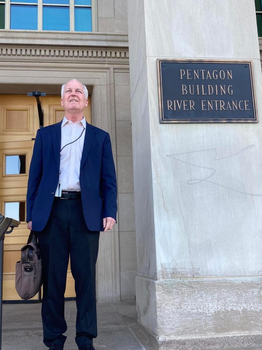 Robert Burns leaving the Pentagon for his final time, upon his retirement from AP in 2022